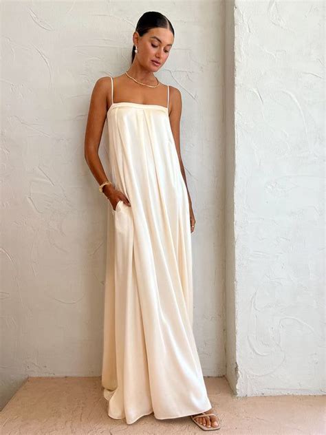 Shop Our Bridesmaid Edit Online And In Stores Coco And Lola Maxi Dress