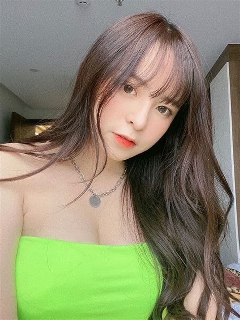 Hot girl Sài thành Quảng Ninh mặc đẹp kiểu áo quây