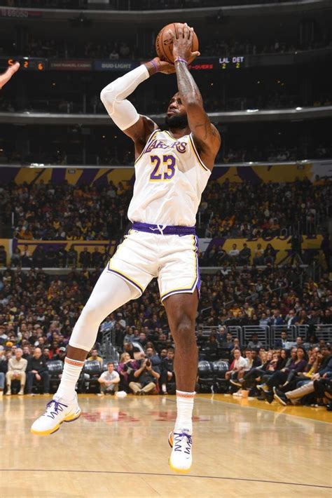 Pin By Lakercrew On Lakercrew Lakers Vs Lebron James Lakers King