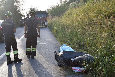 Incidente Mortale A Lido Di Dante Muore Un Enne