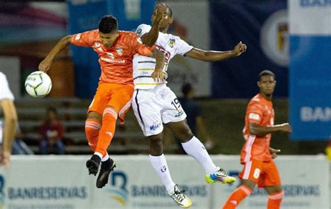 Manolitoenelplay Cibao Fc Y Moca Fc Terminan Sin Goles En Inicio De