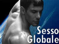 UNA TRANS IN SPIAGGIA Gay It