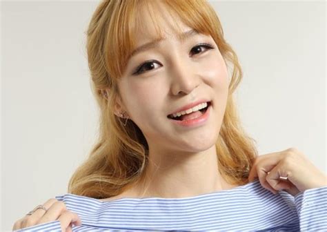 Hot Sexy Jina Han Bikini Pics