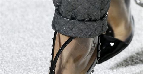 Naked Heels Sapatos De Pvc E Salto De Acr Lico Trabalhado Foi Destaque Na Balmain Purepeople