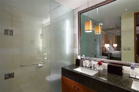 Manila Marriott Hotel One Bedroom Executive Suite Bathroom Vanity