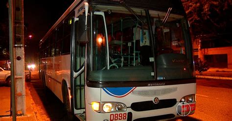 G1 Mais Dois ônibus São Assaltados Em Natal Ladrão Corta Mão De