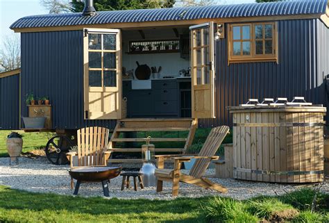 Luxury Tiny Home With A Rustic Hot Tub Is All About Elevated Countryside Romance Autoevolution