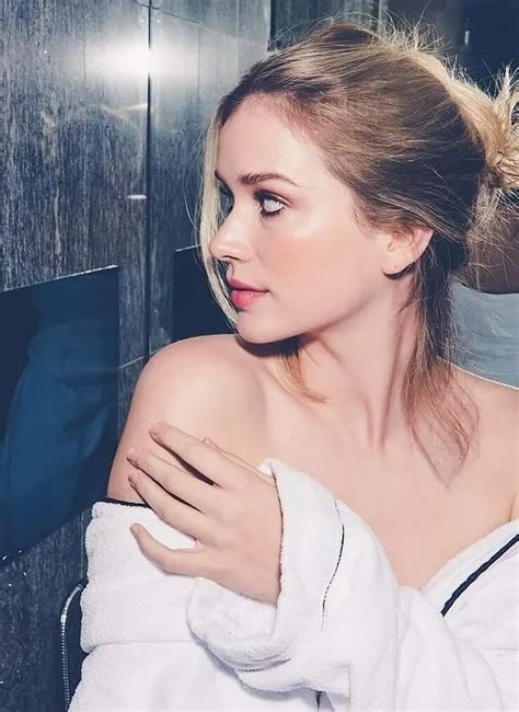 Elizabeth Lail Nude Topless Pics And Sex Scenes Scandal Planet