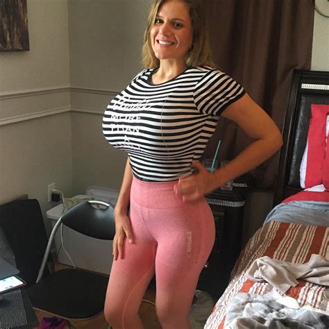 Too Busty To Hide Those Porn Pic