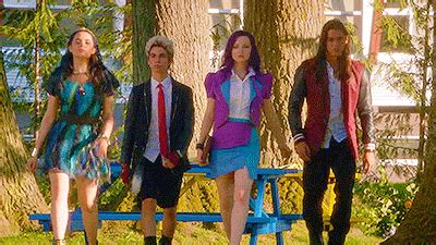 Descendants Censurato Il Bacio Gay Ecco Cosa Ne Pensa La Disney