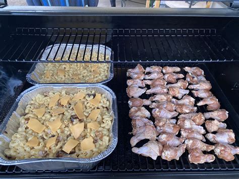 Food Porn Wings And Smoked Mac N Cheese Because Why Not I Only Sorta Stole The Thought From