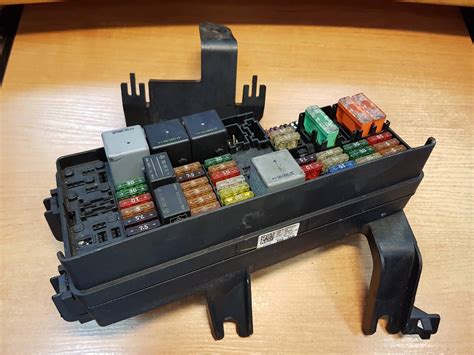 2014 Mercedes-Benz GL450 4matic Fuse Box Diagrams