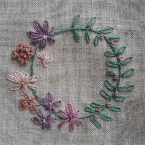 3 Easy Lazy Daisy Embroidery Stitch Tutorials & Ideas - meshthread.com