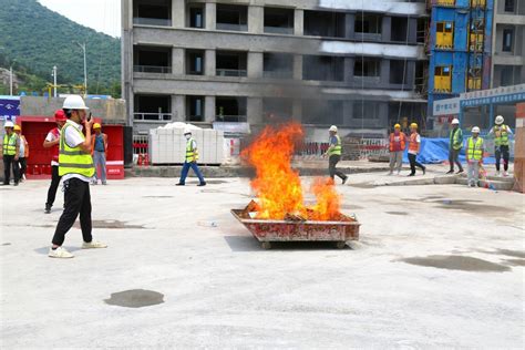 安巢经开区：消防应急演练进工地 筑牢安全“防火墙”凤凰网安徽凤凰网