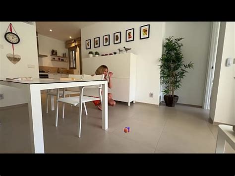 Ella Obtiene Un Orgasmo Cuando Hace Una Mamada Con Un Plug Anal Y Eso No Es Todo XVIDEOS