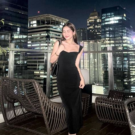 sheena bini icon ʚ ᗢ ﾟ Aesthetic dress Pretty selfies Pretty brunette