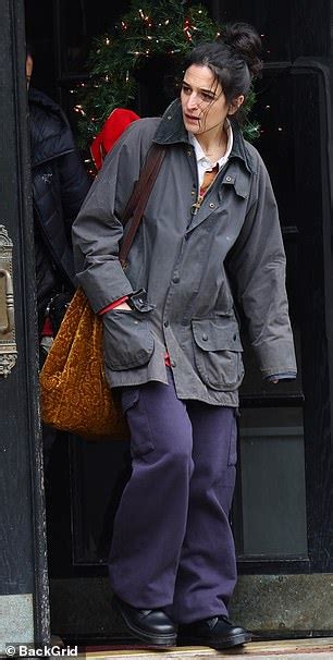 Michelle Williams Bundles Up To Shoot New Series Dying For Sex In Nyc With Sissy Spacek Jenny