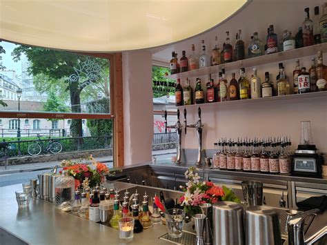 Le bar à cocktails Bisou se duplique au canal Saint-Martin, à Paris