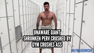 不知情的巨人 被健身房碾压的屁股碾压的萎缩 Pornhub Gay