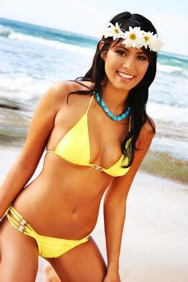 VIDIA Lisa Jenkins In Sexy Bikini