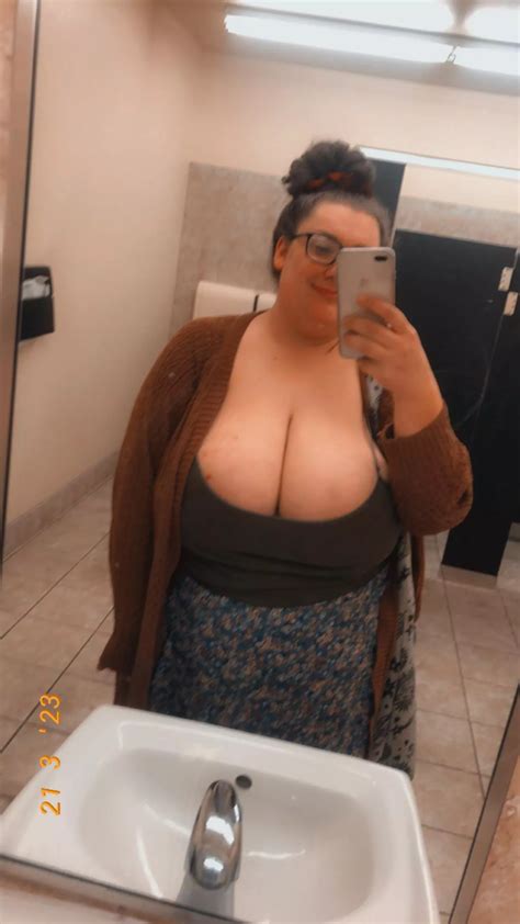 Maximum Cleavage Nudes Cleavage Nude Pics Org