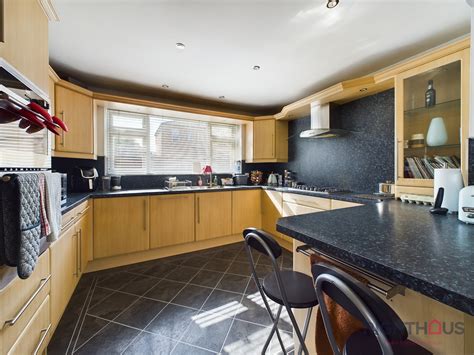 Moore Avenue, Bradford, BD6 - Righthaus