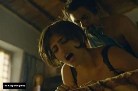 Kubbra Sait Nude Sexy Collection Pics Videos TheFappening