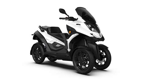 Quadro eQooder, lo scooter elettrico a 4 ruote che si guida con la