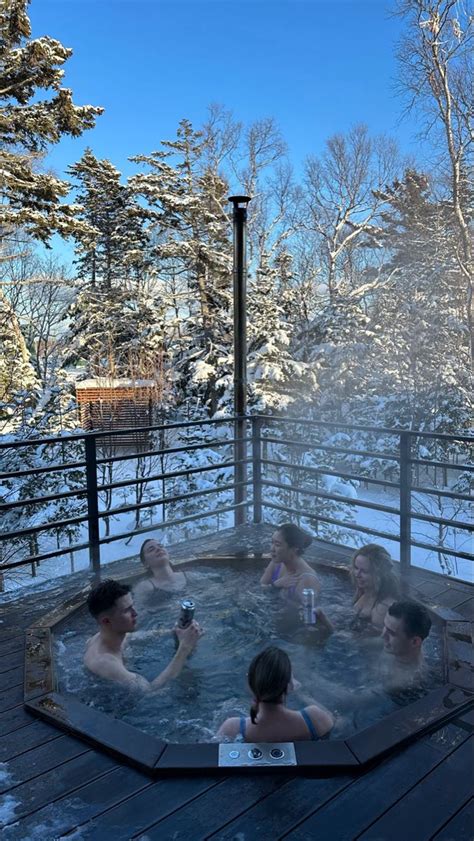 Friends hot tub winter Urlaubsorte Schöne orte Urlaub
