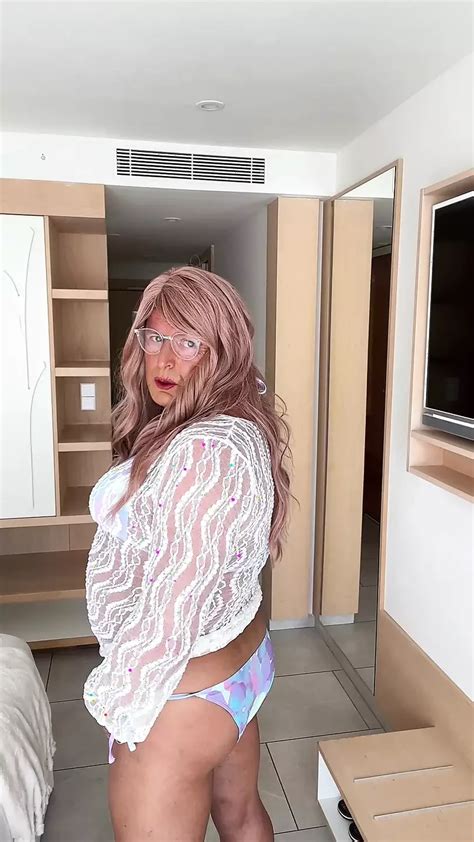 Amateur Transvestiert Kellycd Sexy Milf Im Urlaub In Meinem Bikini Xhamster