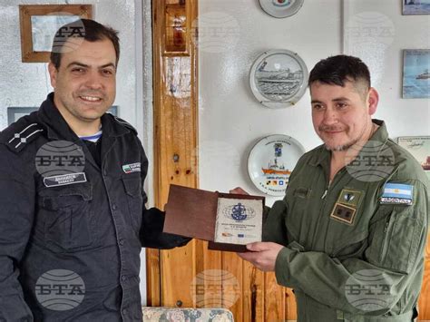 БТА :: Командирът на НИК 421 и членове на екипажа посетиха ...