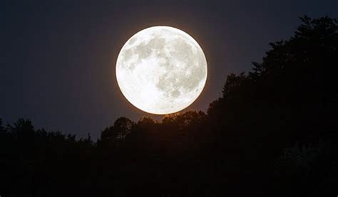 este  de mayo habra luna llena  una lluvia de meteoritos