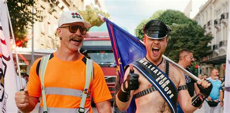 Video Skittles tout nu à la Gay Pride de Londres