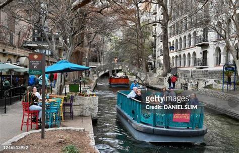 234 San Antonio River Boat Stock Photos High Res Pictures And Images