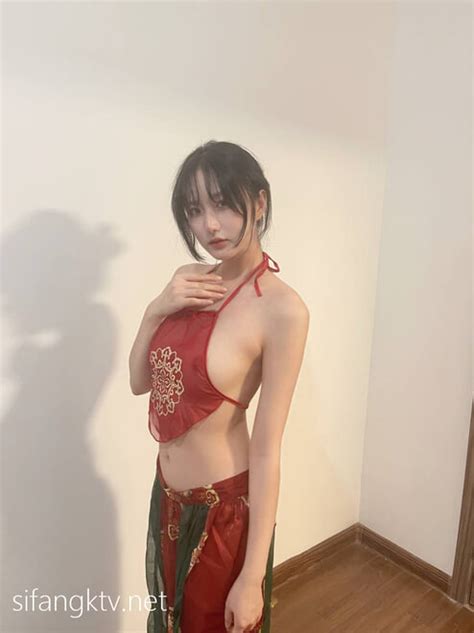 Sexy chinese blogger nude leak 百万粉丝网红职业汉服模特 焕儿 清纯靓丽下反差婊母狗 自慰露出浪的一逼 金主爆肏内射 gc2048 173 Porn