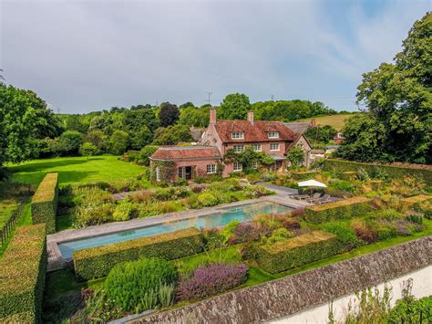 spectacular  sprawling mansion  suffolk   completely