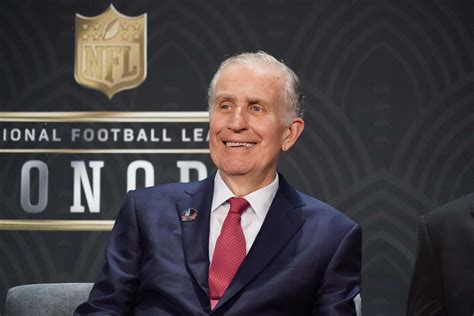 Career Highlights and Legacy of Former NFL Leader Paul Tagliabue 40