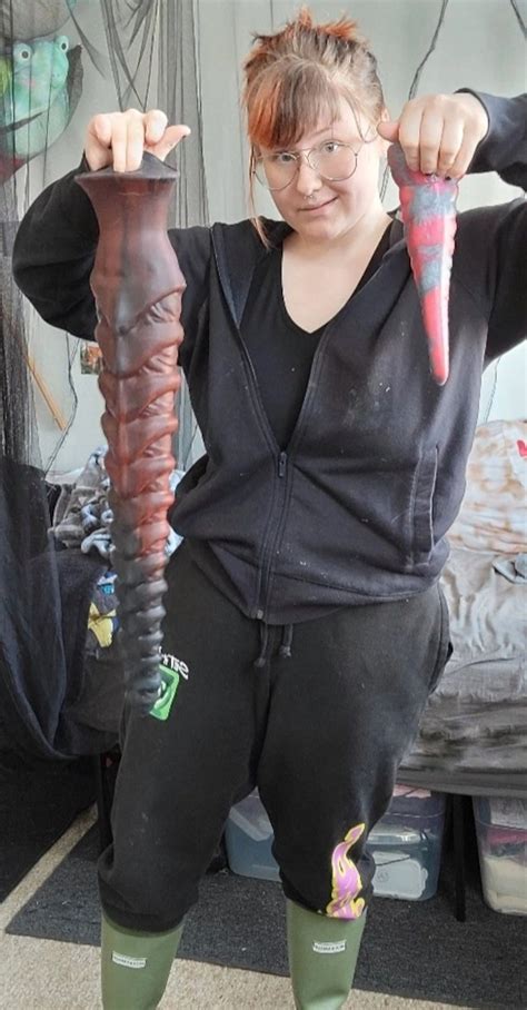 Anyone Know Name Of This Girl Holding Huge Dildo 1365011 NameThatPorn