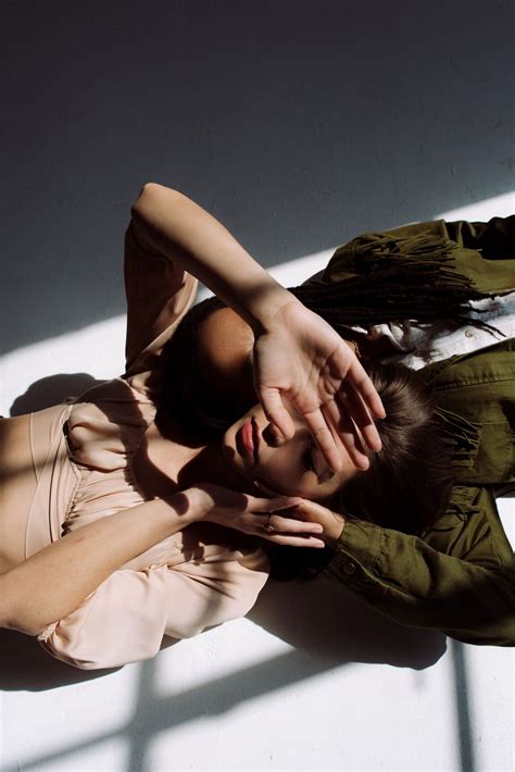 Discover 11 Lesbian Poses And Lesbian Ideas Poses Lesbian Couple Cute Lesbian Couples And More