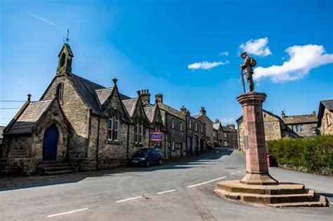 Splendid off-grid Lancashire village in the belly of spectacular valley