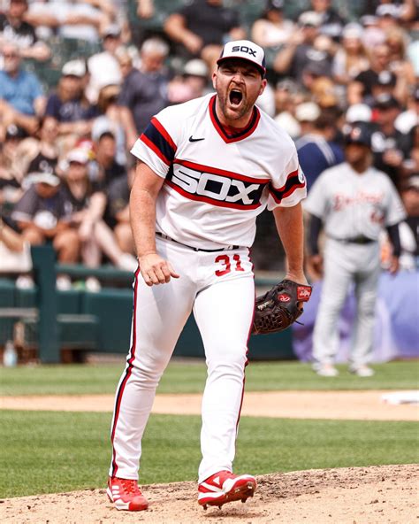 On National Cancer Survivors Day, Liam Hendriks earns the win. 💚 : r/mlb