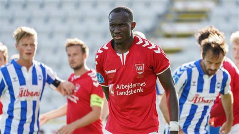 Raphael Dwamena Ex Nationalspieler Aus Ghana Stirbt Nach Kollaps Auf