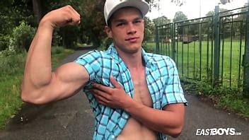 Casting Handjob And Muscle Worship XVIDEOS