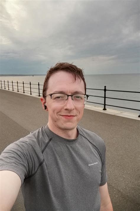 Give it me straight : r/amIuglyBrutallyHonest