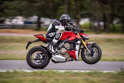 Czym Jest Naked Bike Wciele Golasa Wiat Motocykli