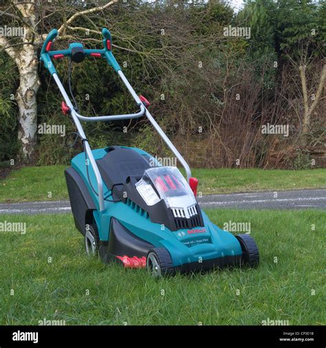 Bosch Rotak 43 LI Ergoflex Cordless Lawnmower Review Slinky Studio