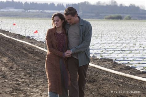 Inception - Publicity still of Marion Cotillard & Leonardo DiCaprio