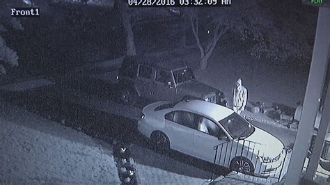 Thief Using Garage Door Openers In Unlocked Cars To Burglarize Homes In Hauppauge Abc7 New York