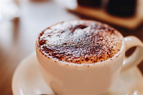 Close up of cappuccino with chocolate on top - Creative Commons Bilder