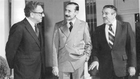 La historia detrás de la foto de Jorge Rafael Videla y Henry Kissinger